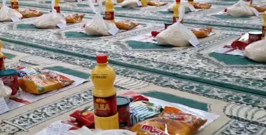 توزیع بسته‌های معیشتی بین خانواده‌های محروم