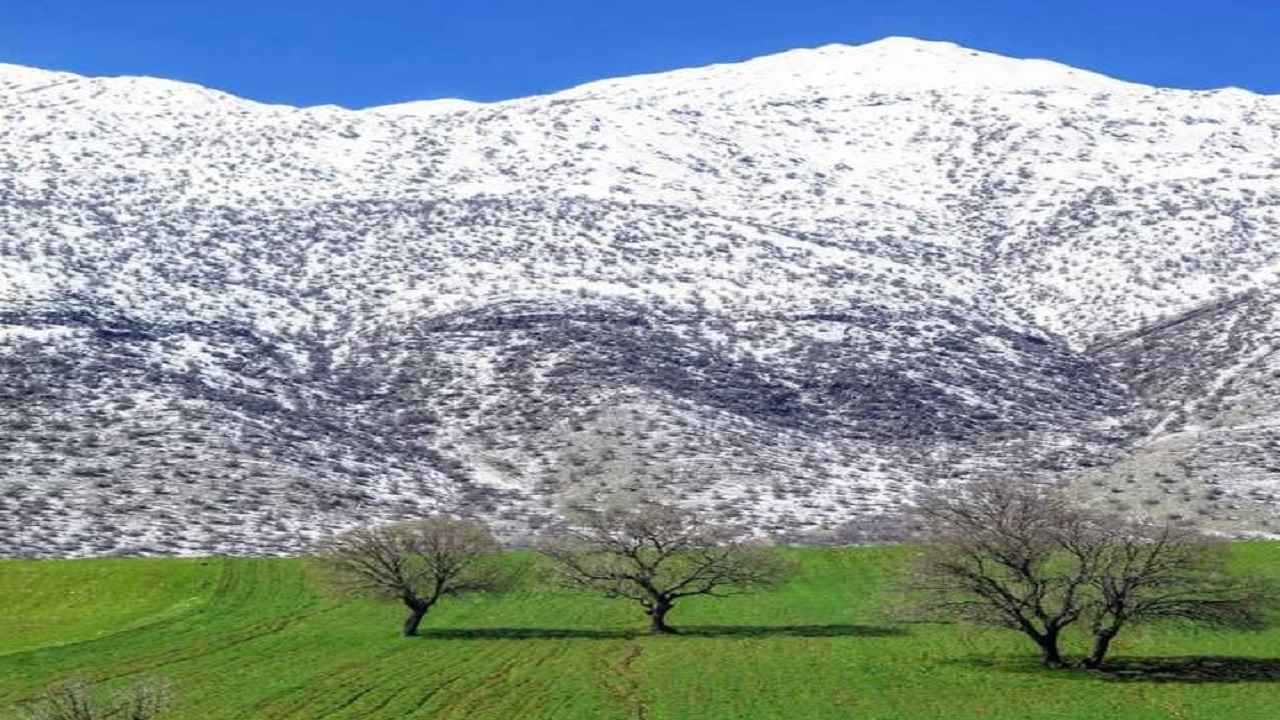 منظره‌ای زیبا از بهار و زمستان روستای «کورکانلوسفلی» در یک قاب