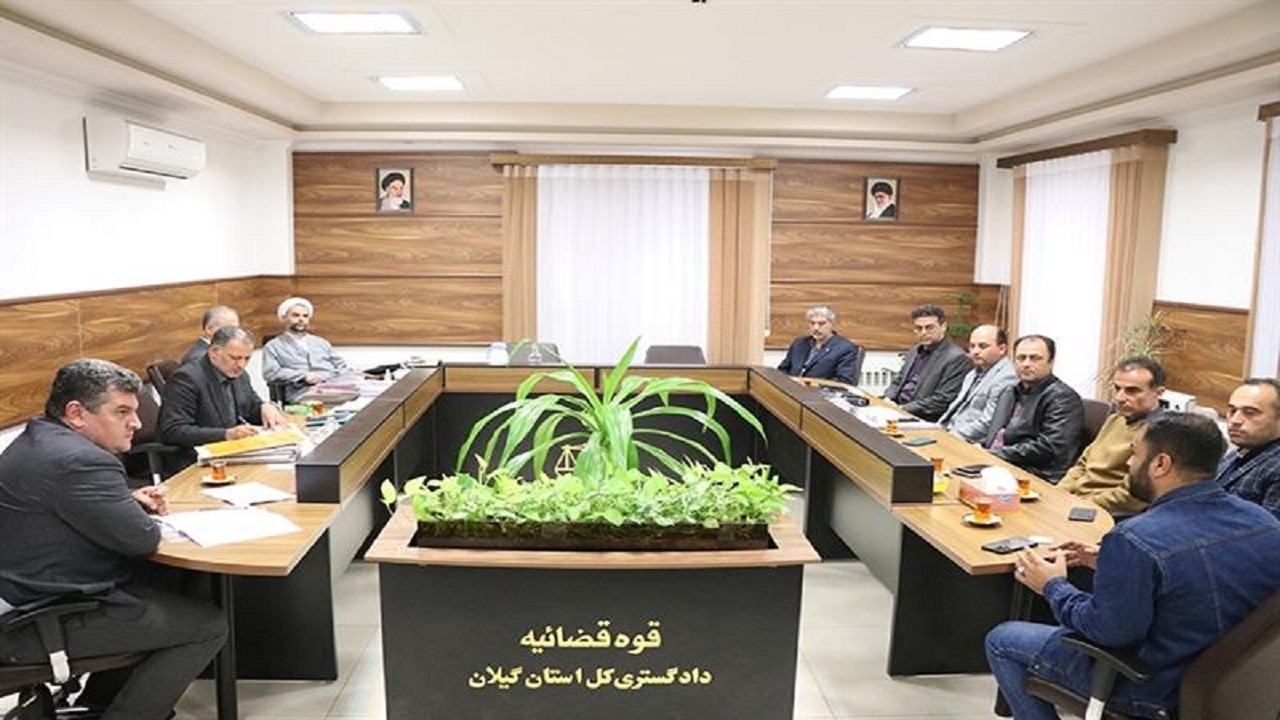پیگیری هدررفت آب شرب حوالی میدان جانبازان رشت