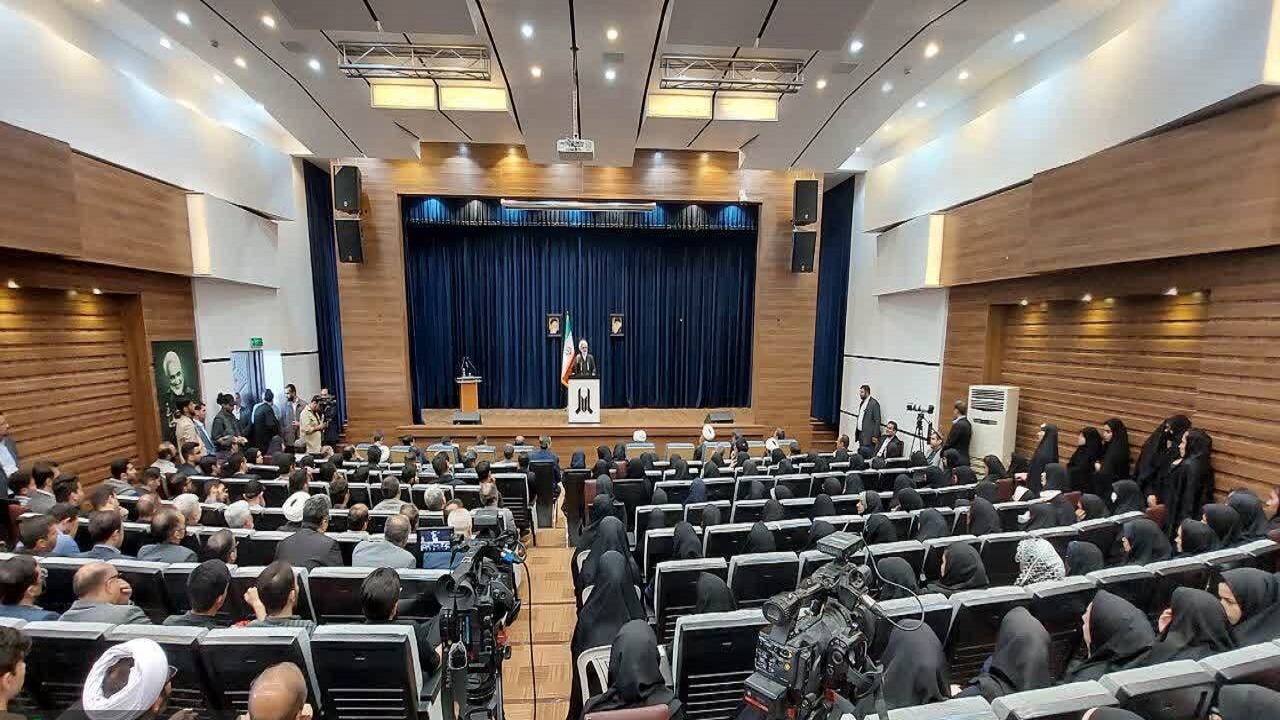 رهبری ۹۰ هزار نفر را مورد عفو قرار دادند