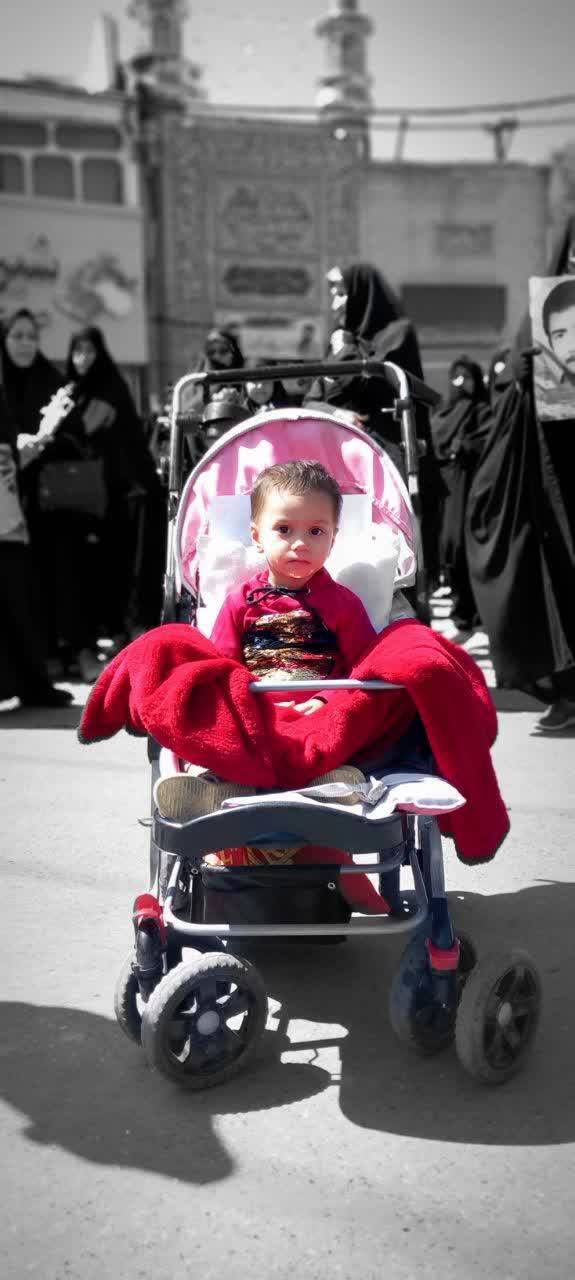 کودکان در مراسم تشییع شهید