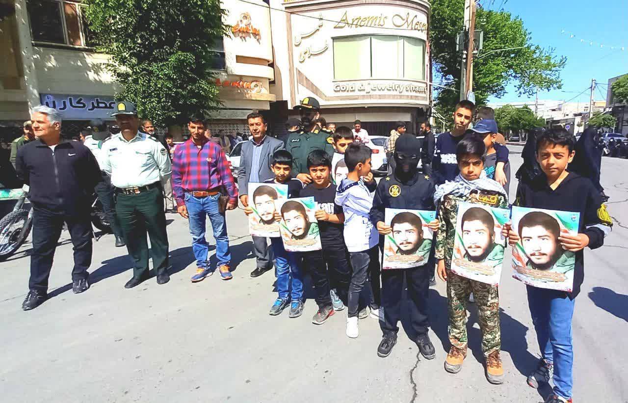 حضور کودکان و بزرگسالان در مراسم تشییع