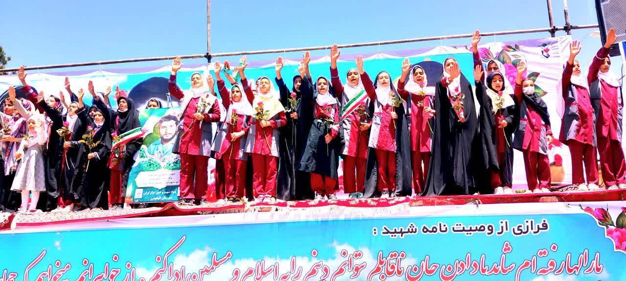 گروه سرود در مراسم تشییع