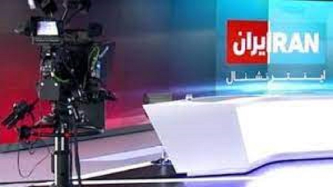 خبرنگار اینترنشنال به دنبال سوراخ موش+ کاریکاتور