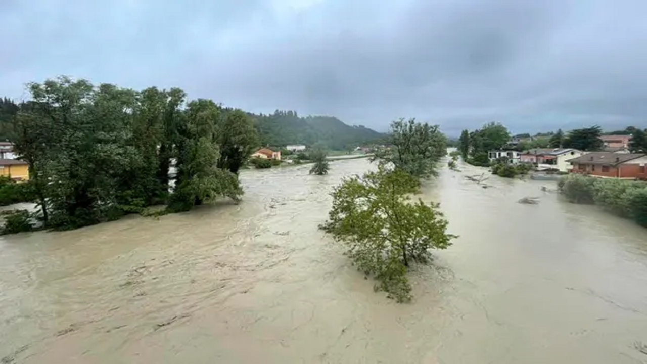 سیل ایتالیا جان ۸ نفر را گرفت