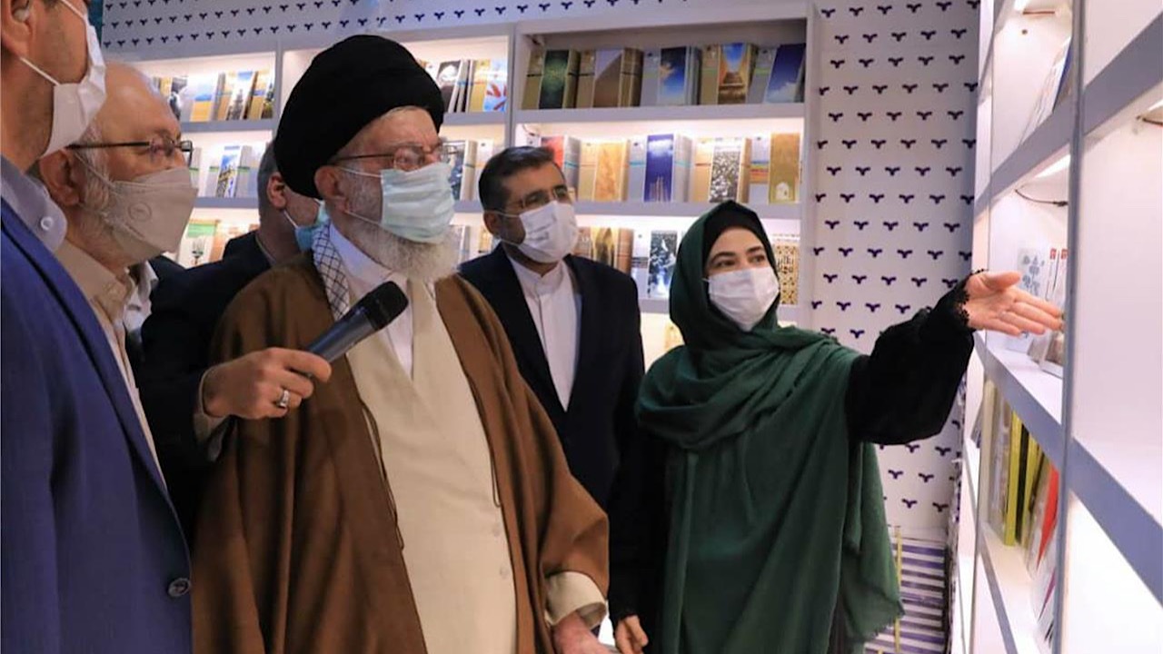 روایت بازدید رهبر انقلاب از سی و چهارمین نمایشگاه بین‌المللی کتاب تهران