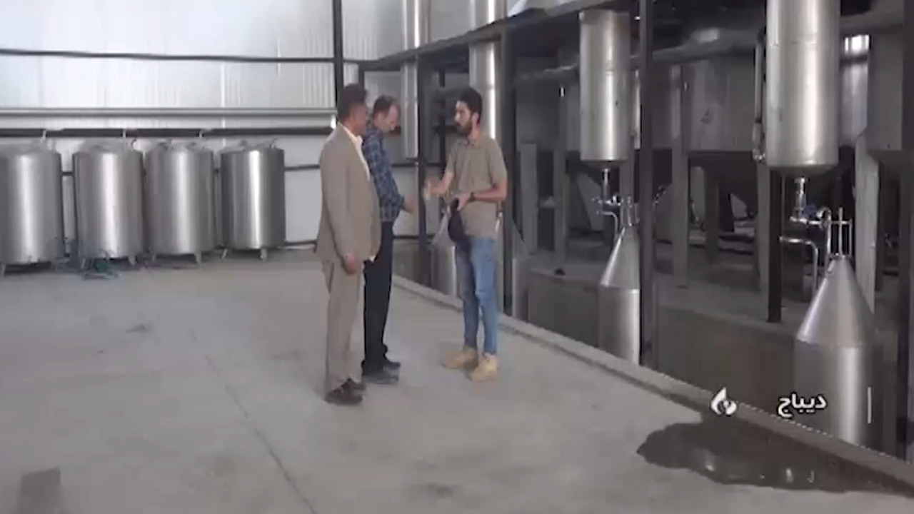 افتتاح آزمایشی کارخانه عرق و اسانس گیری در دیباج