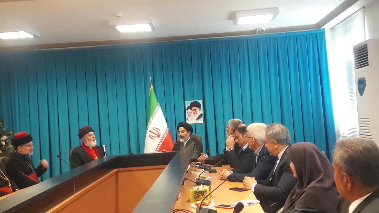 دیدار رهبر کلیسای شرق آشور با نماینده ولی فقیه در آذربایجان غربی