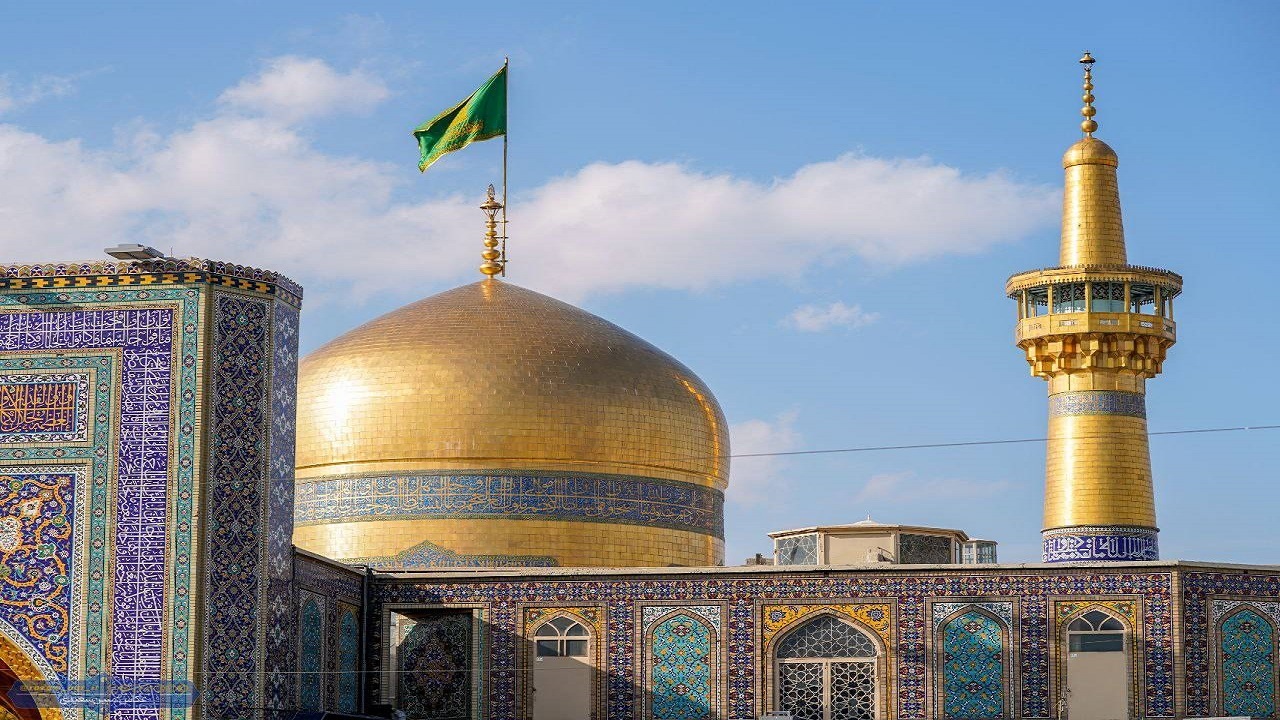 پرچم سبز رضوی بر فراز گنبد امام رضا (ع) برافراشته شد