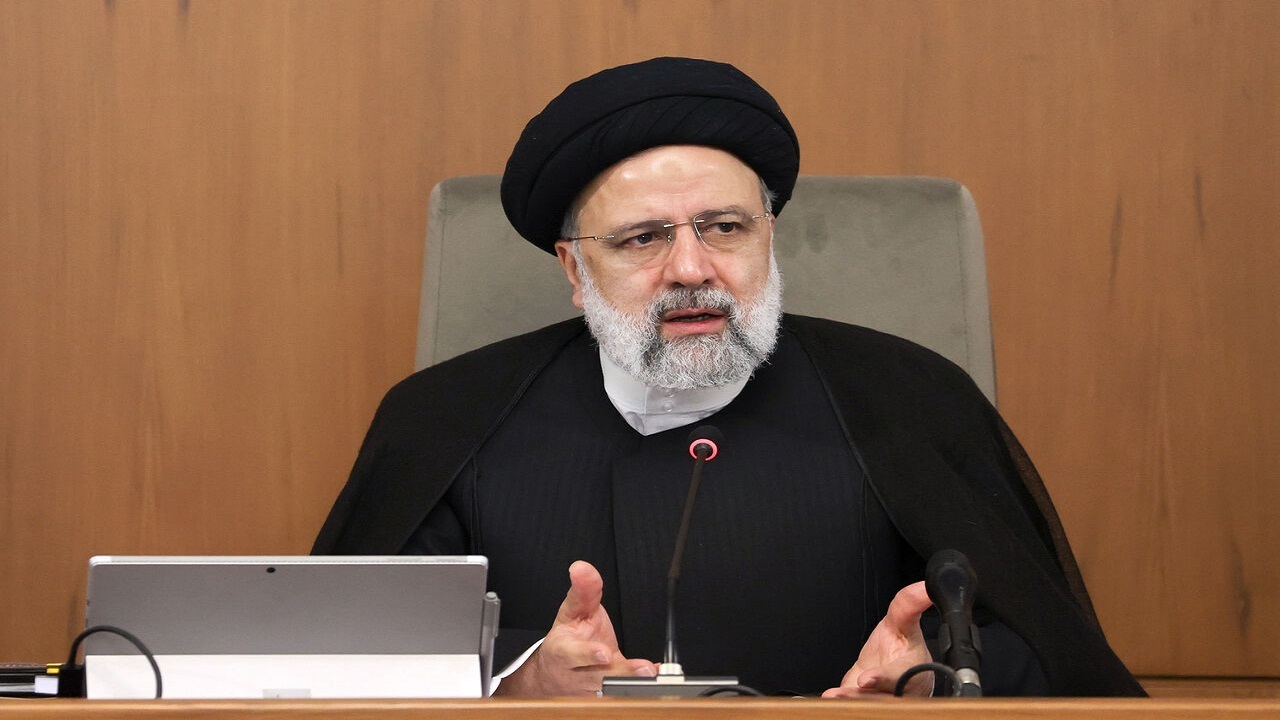 مهار تورم را با رشد تولید دنبال می‌کنیم / بانک‌ها از تولید حمایت کنند
