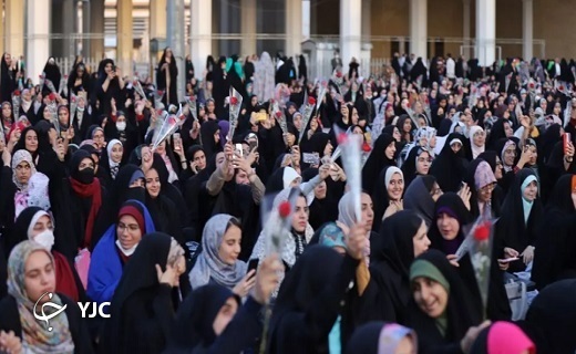 گردهمایی دختران دانشجو در حرم حضرت معصومه (س )