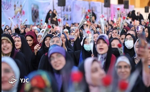 گردهمایی دختران دانشجو در حرم حضرت معصومه (س )