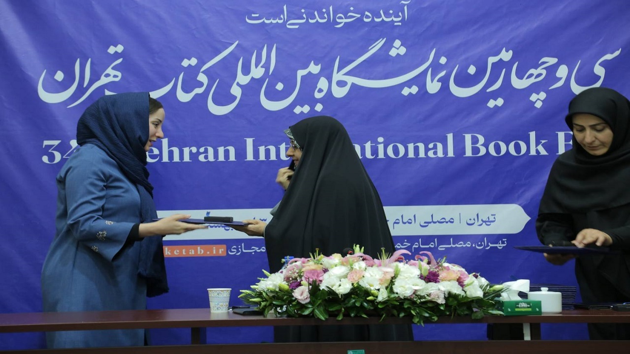 قلم زنان سلاح مقاومت علیه هویت‌زدایی از نوجوانان باشد