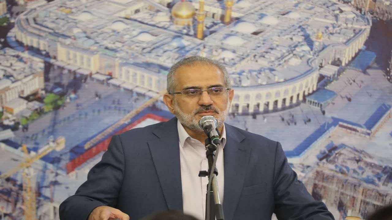 نگاه غربی‌ها به زن، همراه با بی‌عفتی و برهنگی است