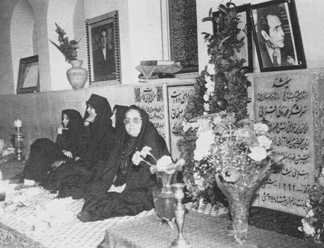 همسر شهید قرنی در قم بر مزار سپهبد شهید