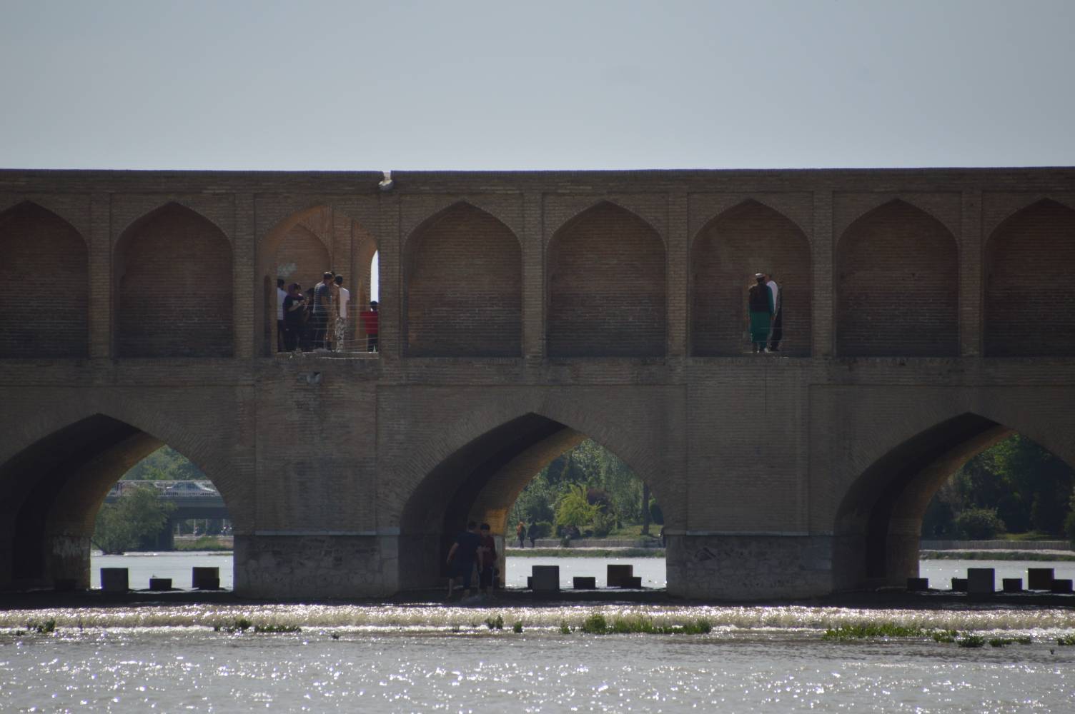 موج گردشگران در سی و سه پل