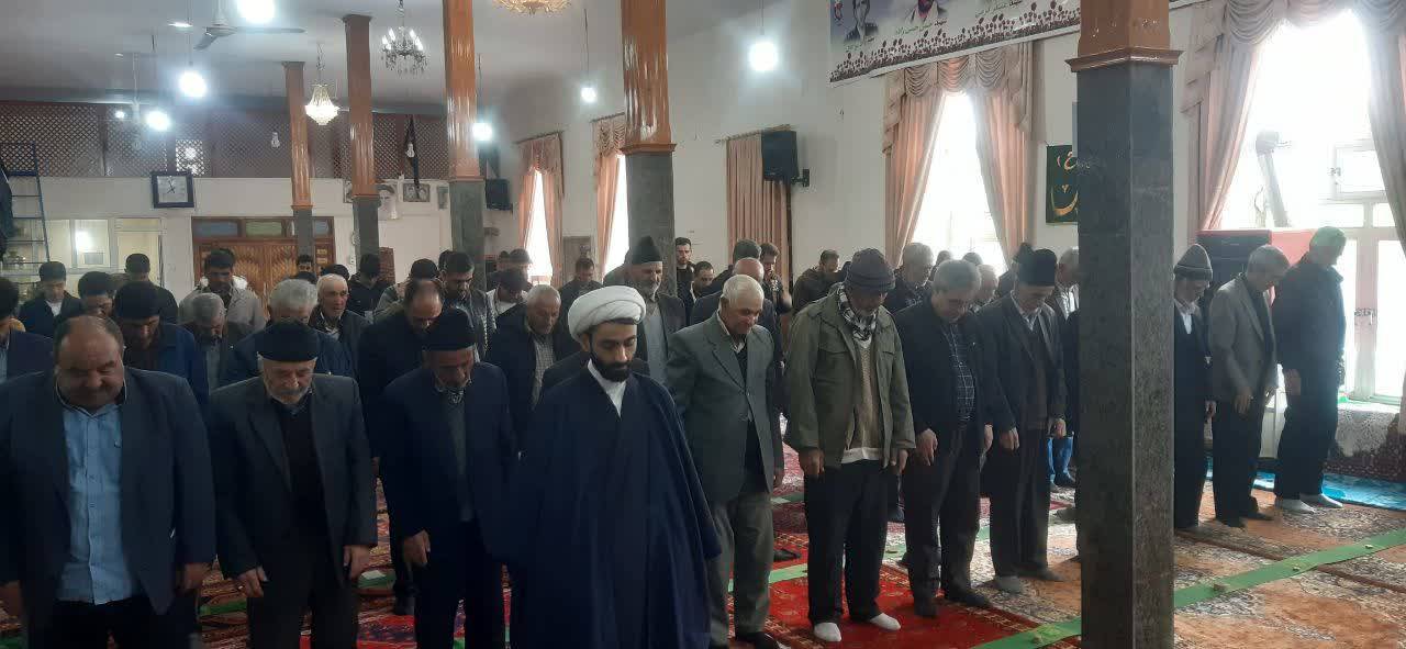 تصویری از اقامه نماز عید فطر