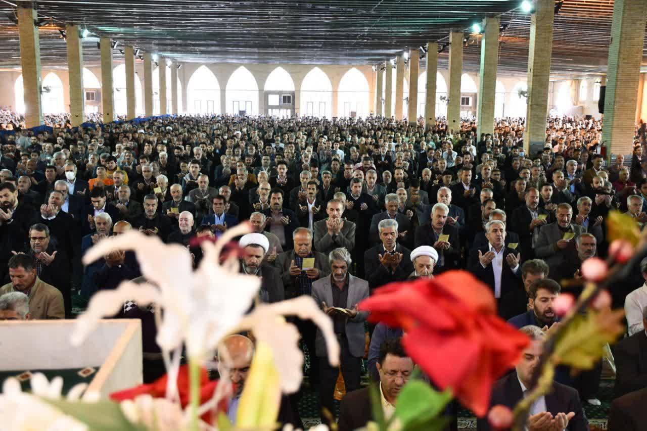 تصویری از اقامه نماز عید فطر