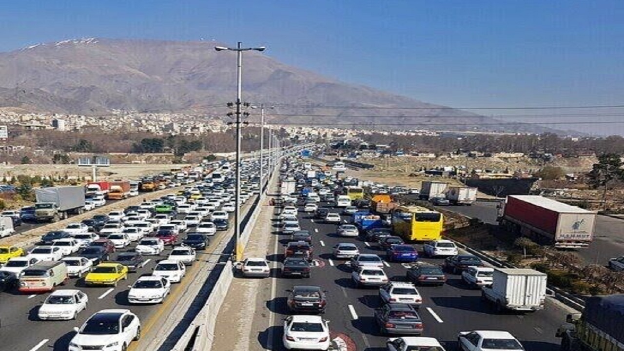 ترافیک در خروجی‌های مشهد نیمه سنگین است