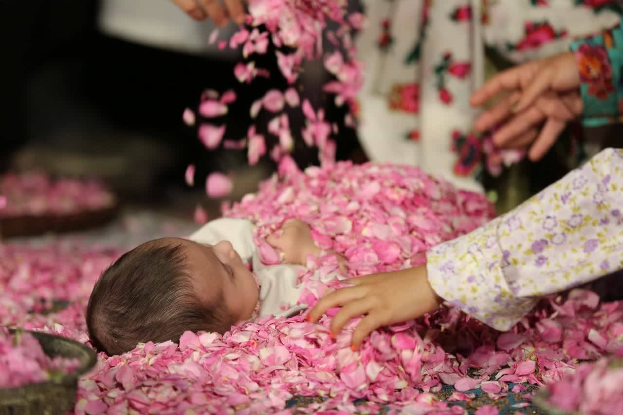 اجرای آئین گل غلطان
