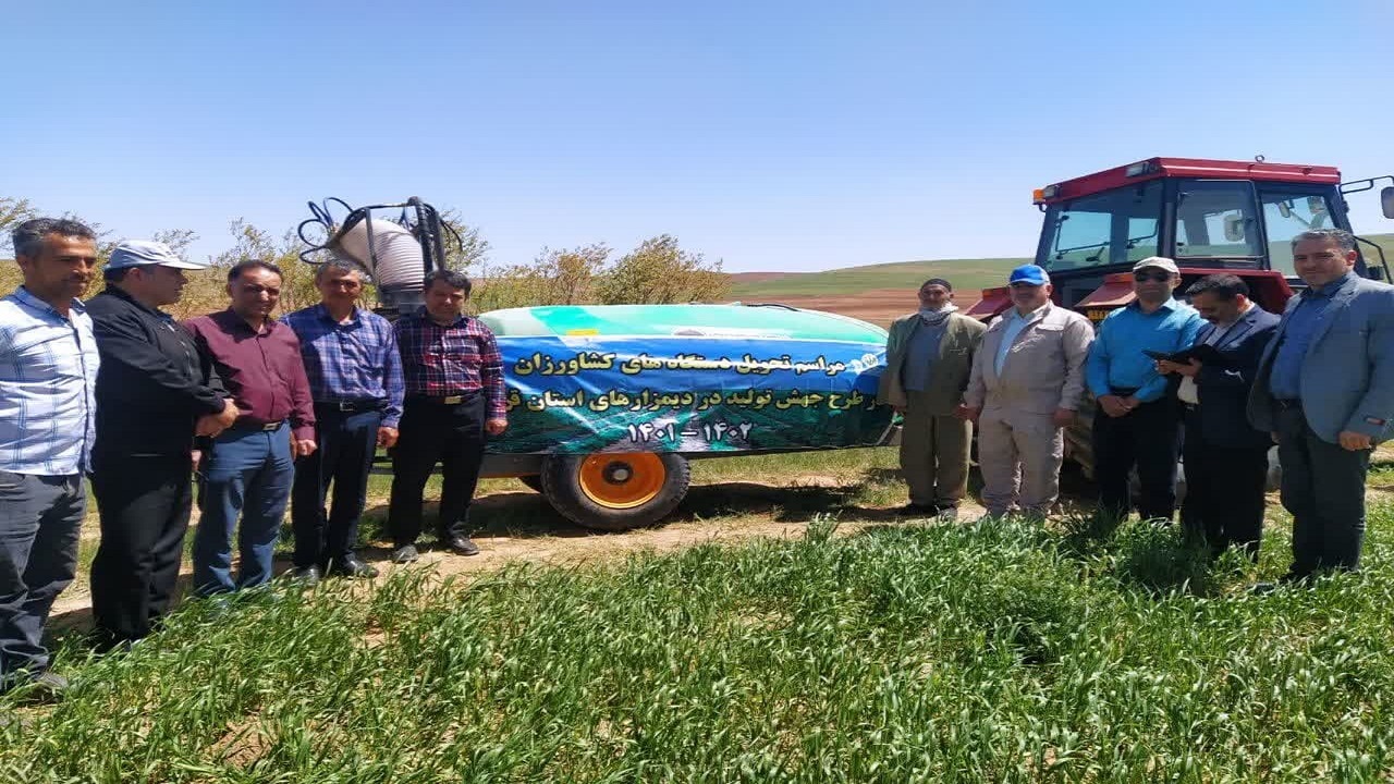 تحویل ۱۵ دستگاه ادوات کشاورزی به بهره برداران شهرستان آوج