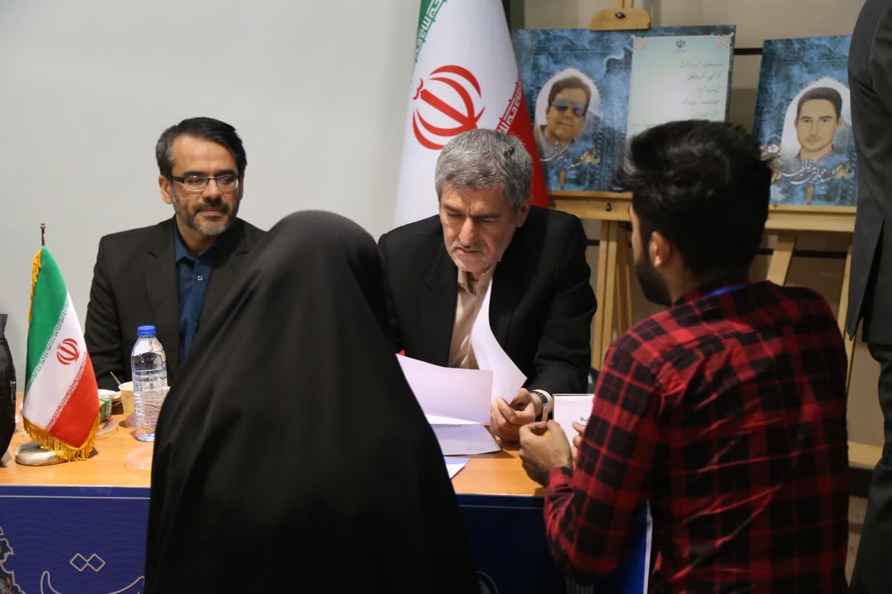 مدیران ارتباط بی واسطه و مستقیم با مردم را بیشتر کنند