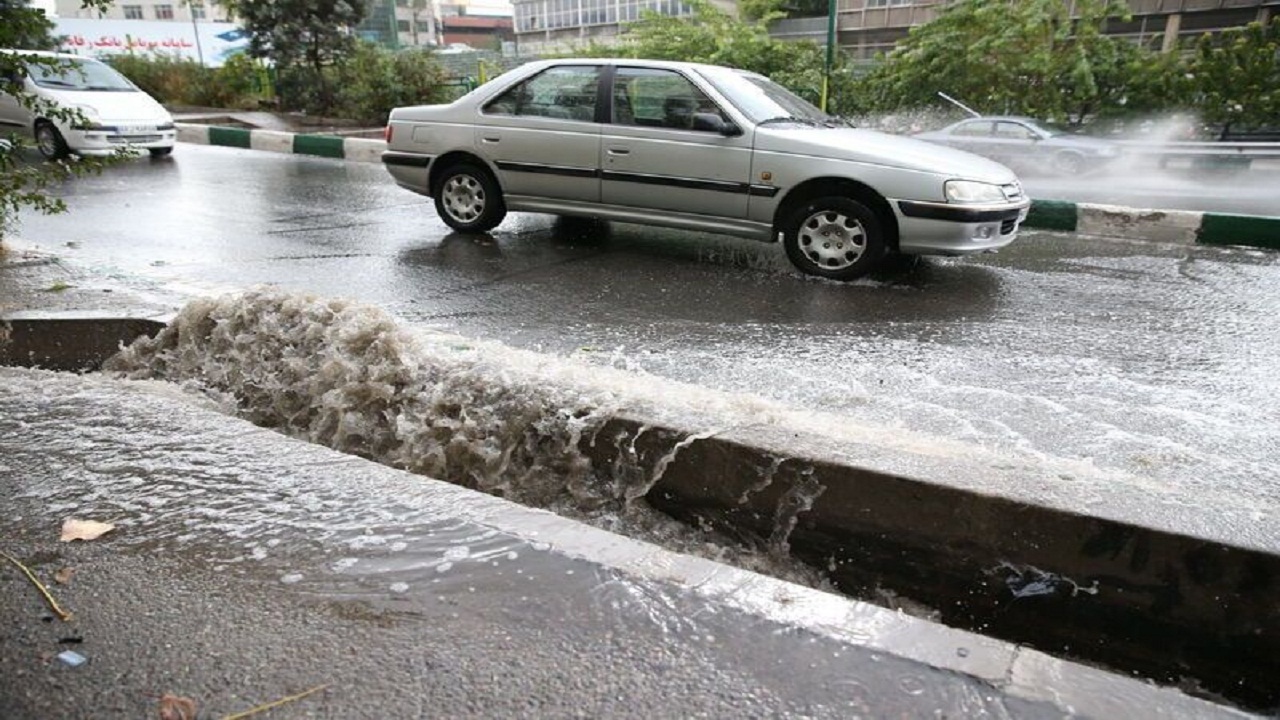 آبگرفتگی خیابان‌های تبریز به علت رگبار ناگهانی باران