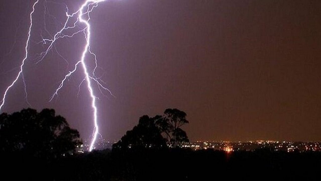 سه حادثه صاعقه زدگی و فوت ۲ نفر در ایلام