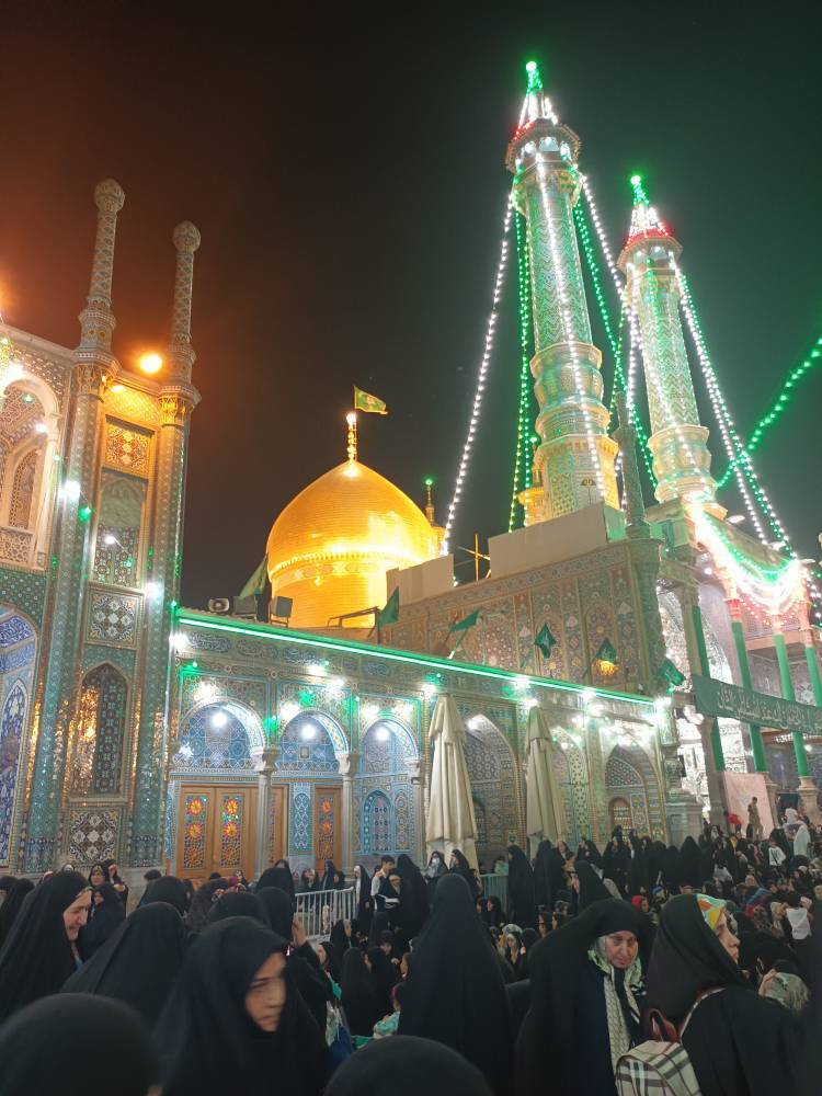 زائران در حرم