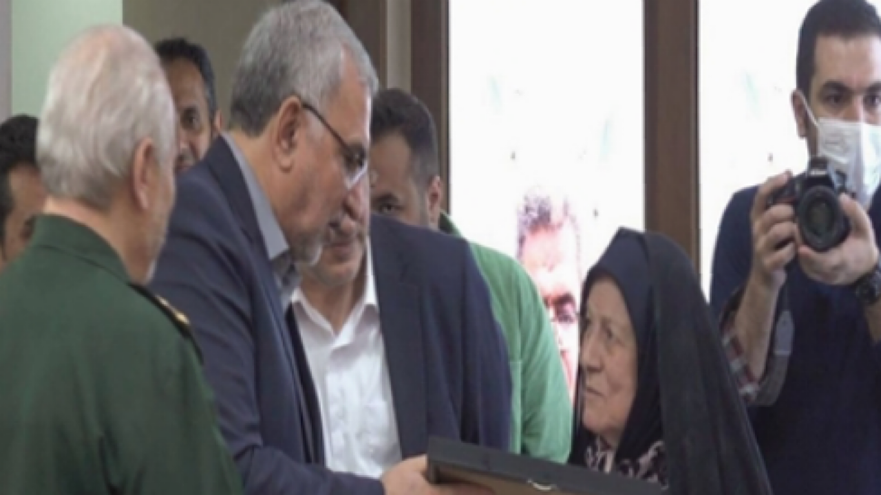 وزیر بهداشت از پیشکسوتان بهداری رزمی تجلیل  کرد
