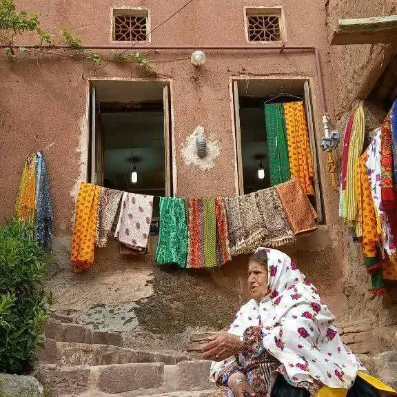 پیرزن روستایی