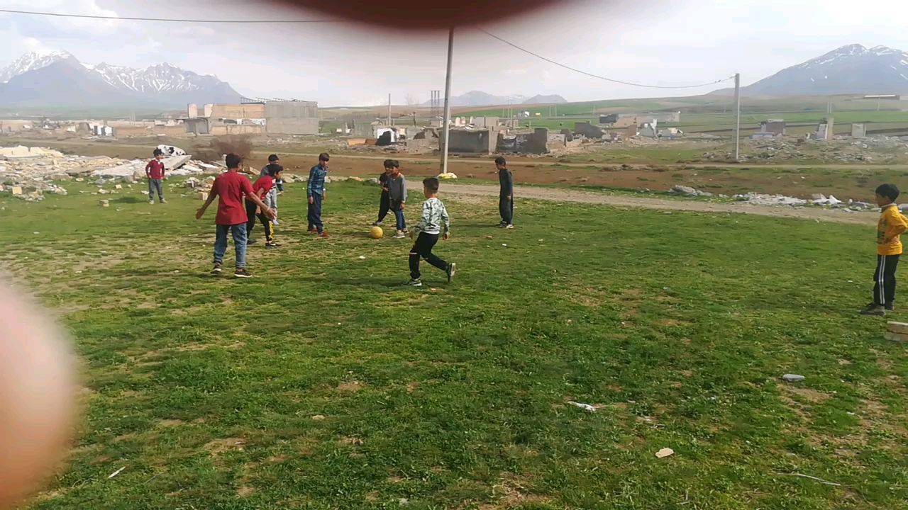 بازی فوتبال در روستا