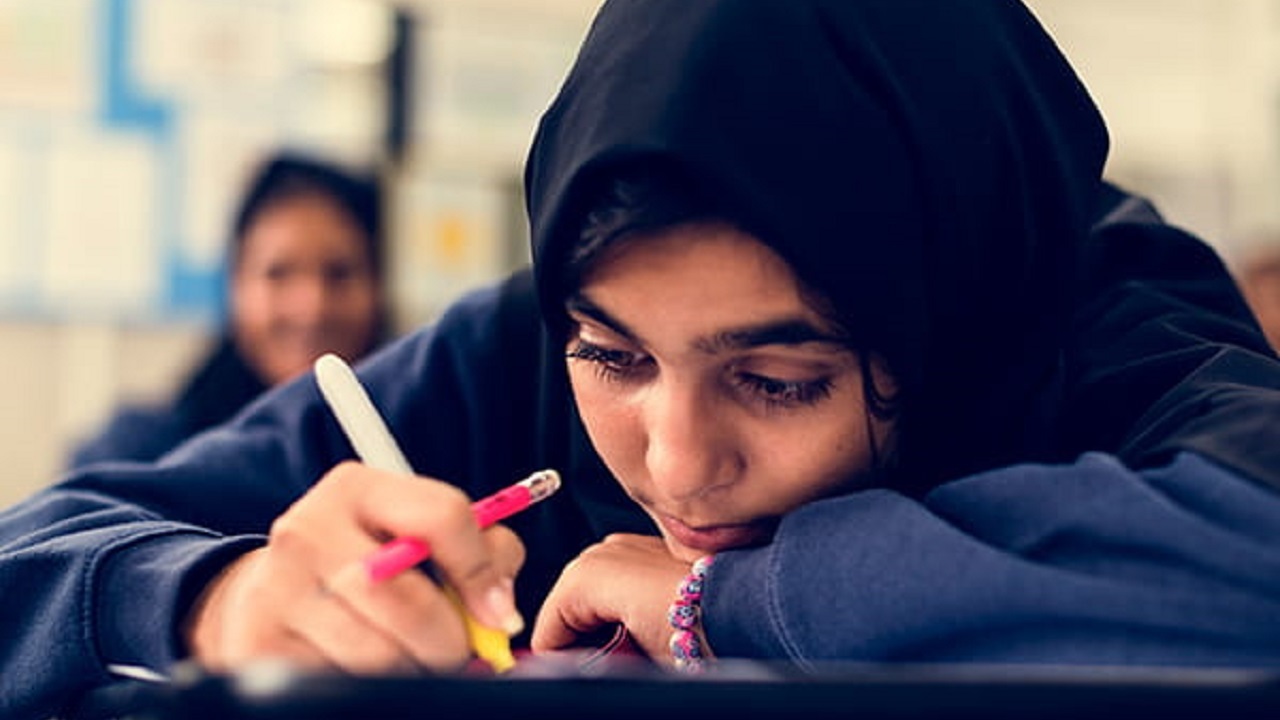 اشتباه دختر عاشق پیشه ۱۳ ساله او را تا مرز خودکشی پیش برد