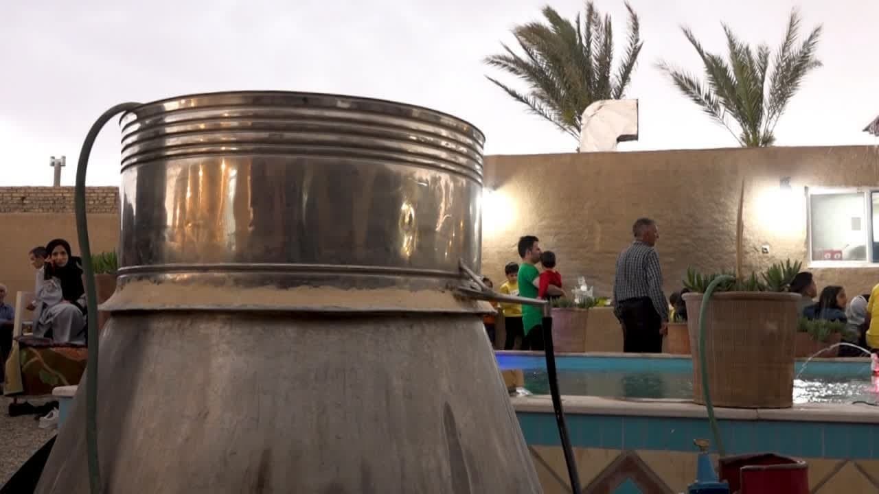 برگزاری جشنواره عرق گیری طارونه در روستای باقرآباد بافق