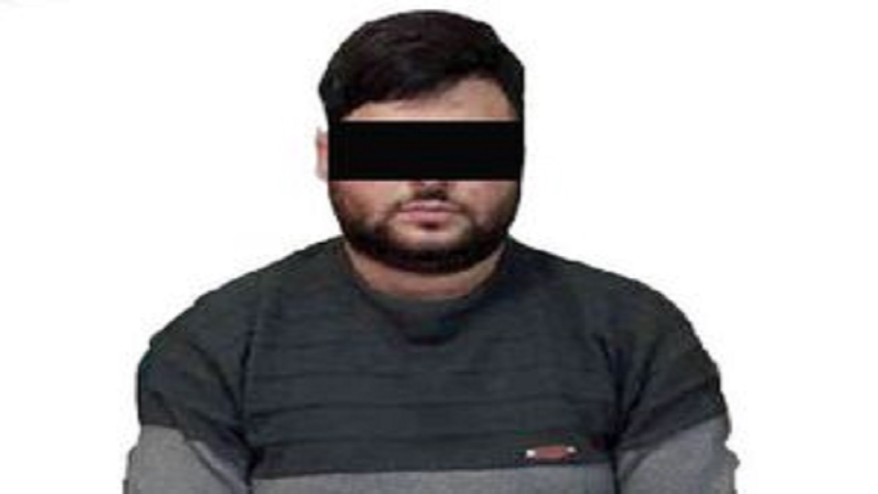 پاندای شعبده باز در قفس پلیس +عکس