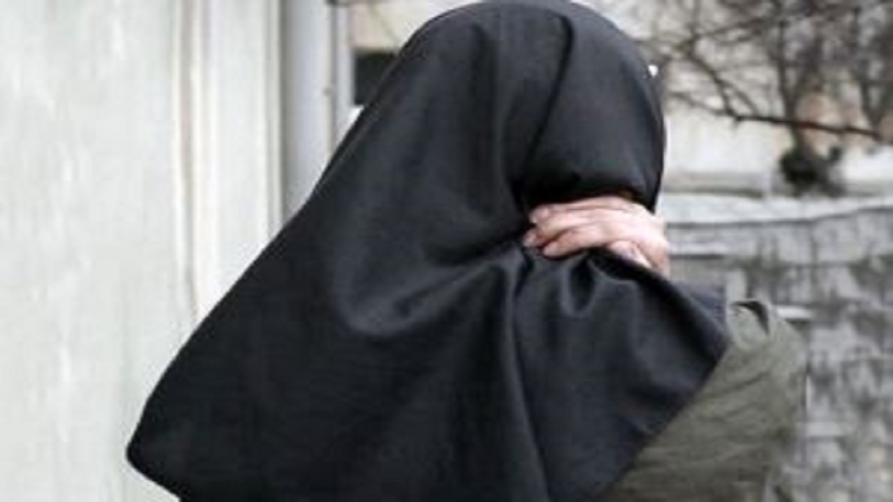 دخترانی که مجبورند برای پدر و مادر خود جاسوسی کنند