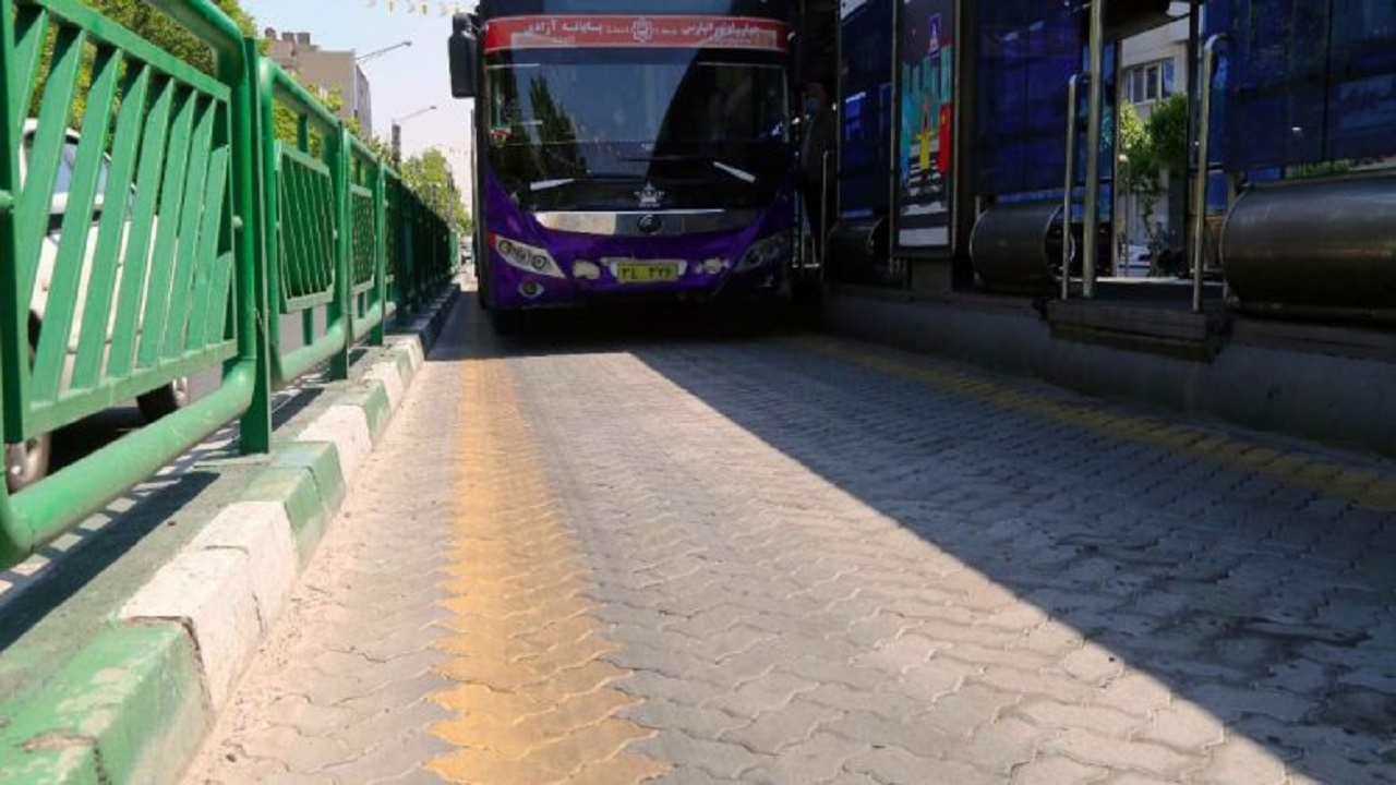 اجرای عملیات کفپوش_بتنی در ایستگاه‌های BRT منطقه شش