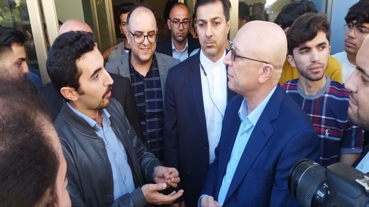 وزیر علوم  درد دل‌ دانشجویان دانشگاه صنعتی ارومیه را گوش کرد