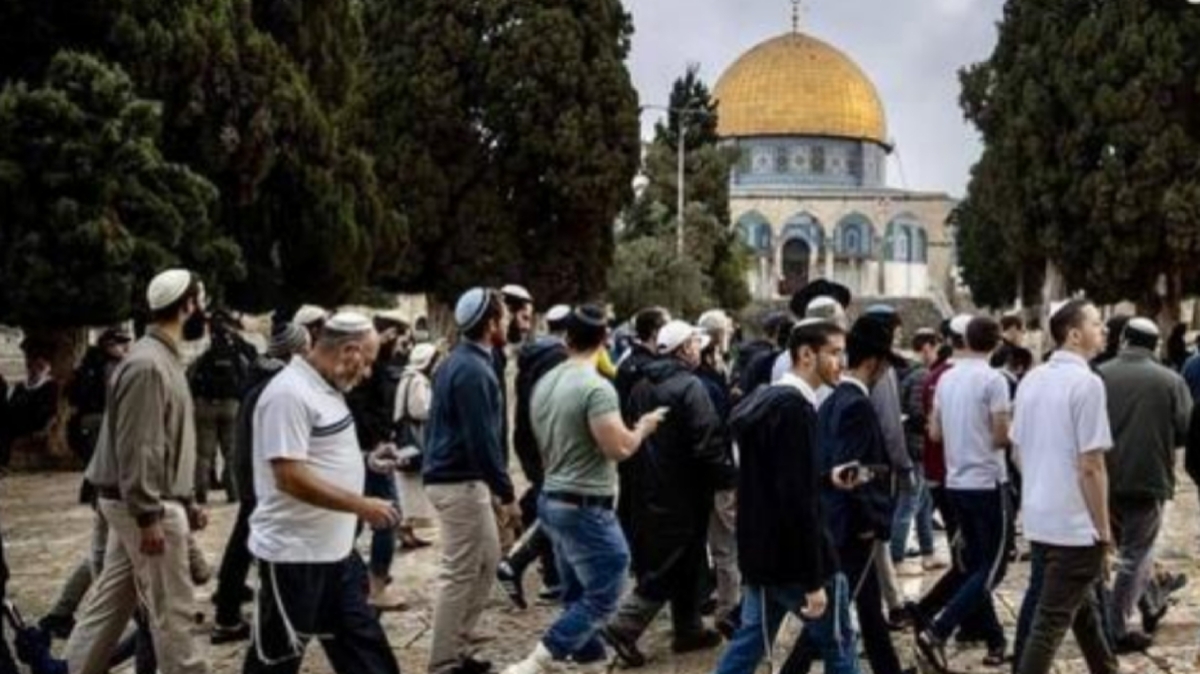 پاره کردن پرچم اسرائیل توسط یک خاخام یهودی + فیلم