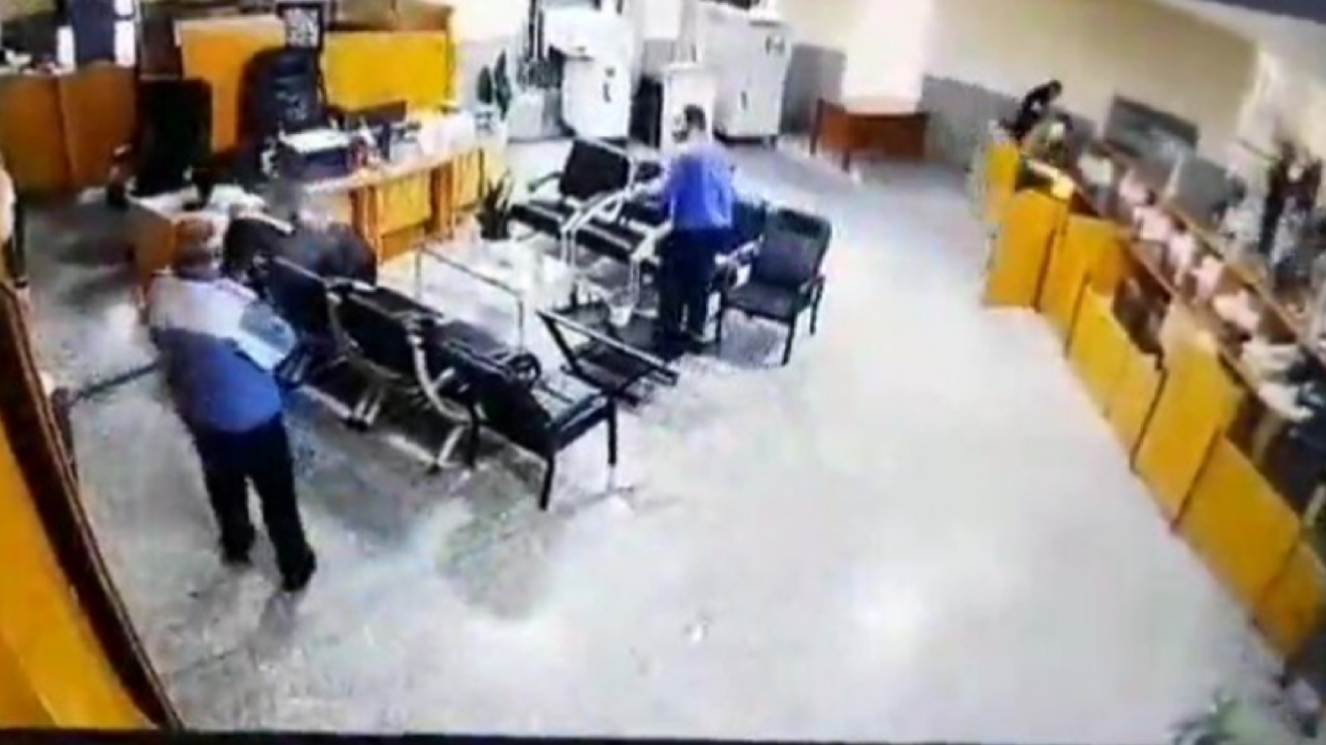 تصاویری از لحظه سوء قصد به آیت‌الله سلیمانی