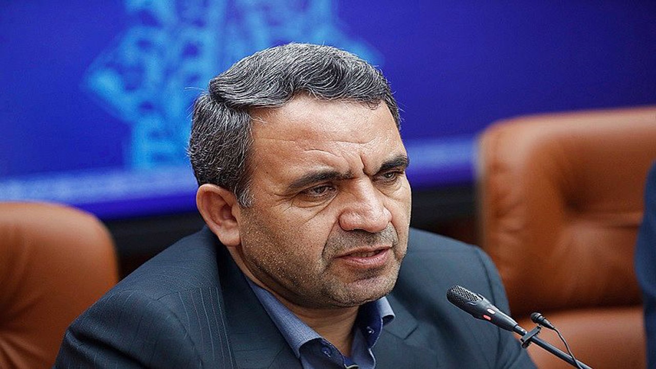 معلمان در مدارس غیردولتی گزینش می‌شوند