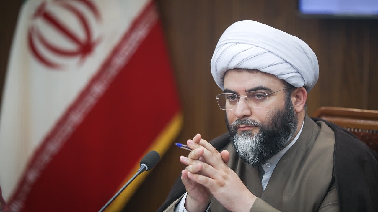 تصدی دولت در فرهنگ نباید به استقلال جامعه هنری لطمه بزند