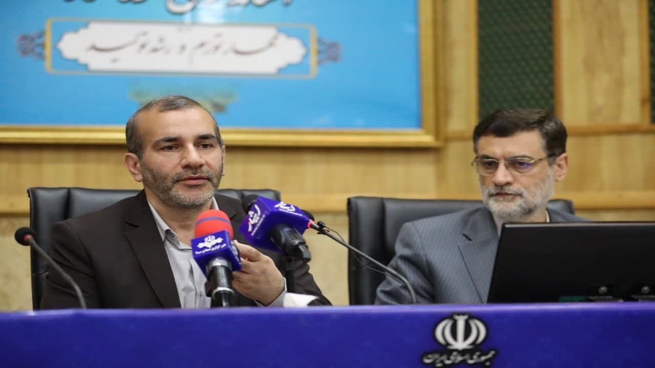 اداراتی که در حل مشکلات خانواده شهدا  کوتاهی کرده اند باید بازخواست شوند