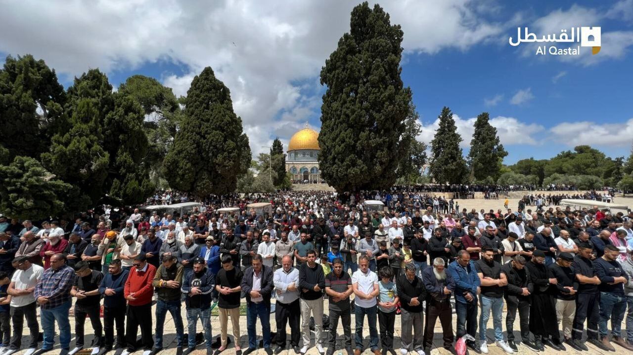 نماز جمعه در مسجد الاقصی برگزاری نماز جمعه در مسجد الاقصی همزمان با تدابیر امنیتی