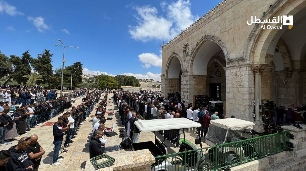 نماز جمعه در مسجد الاقصی در فلسطین برگزاری نماز جمعه در مسجد الاقصی در فلسطین