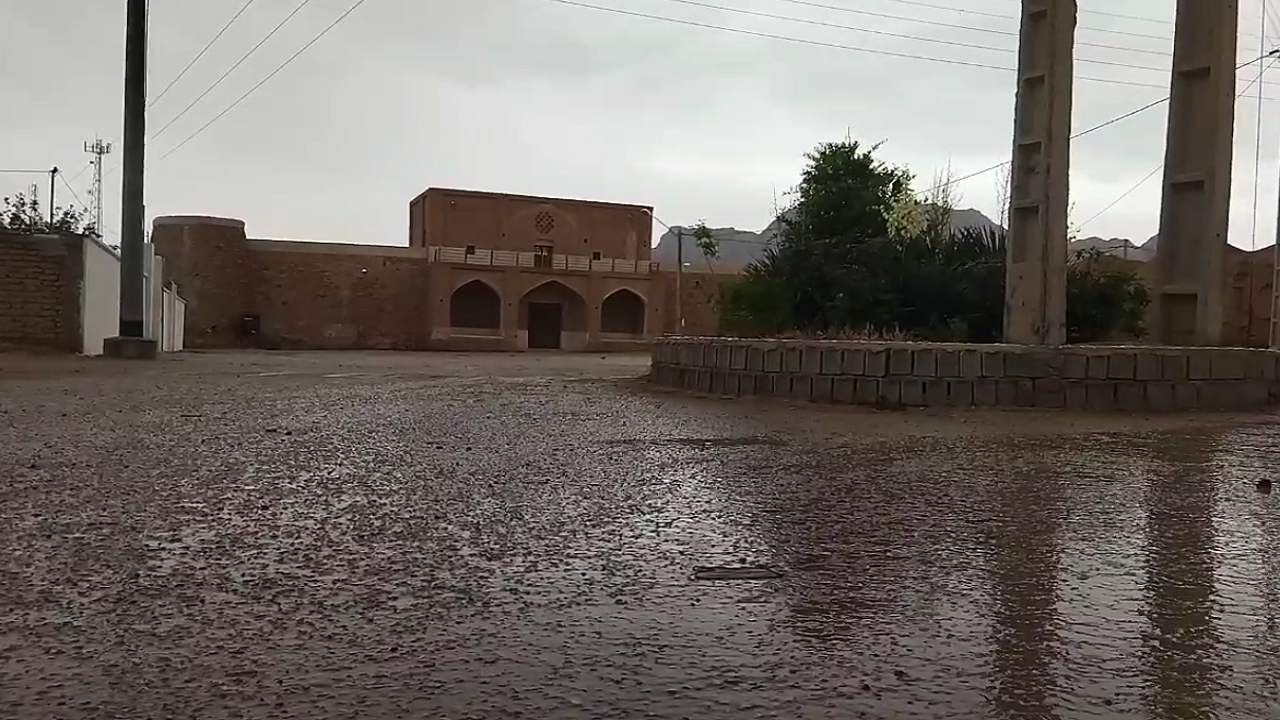 حال و هوای بارانی روستای ده محمد طبس + فیلم