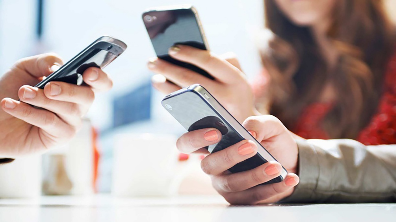 راهکار حل مشکل داغ شدن تلفن همراه + فیلم