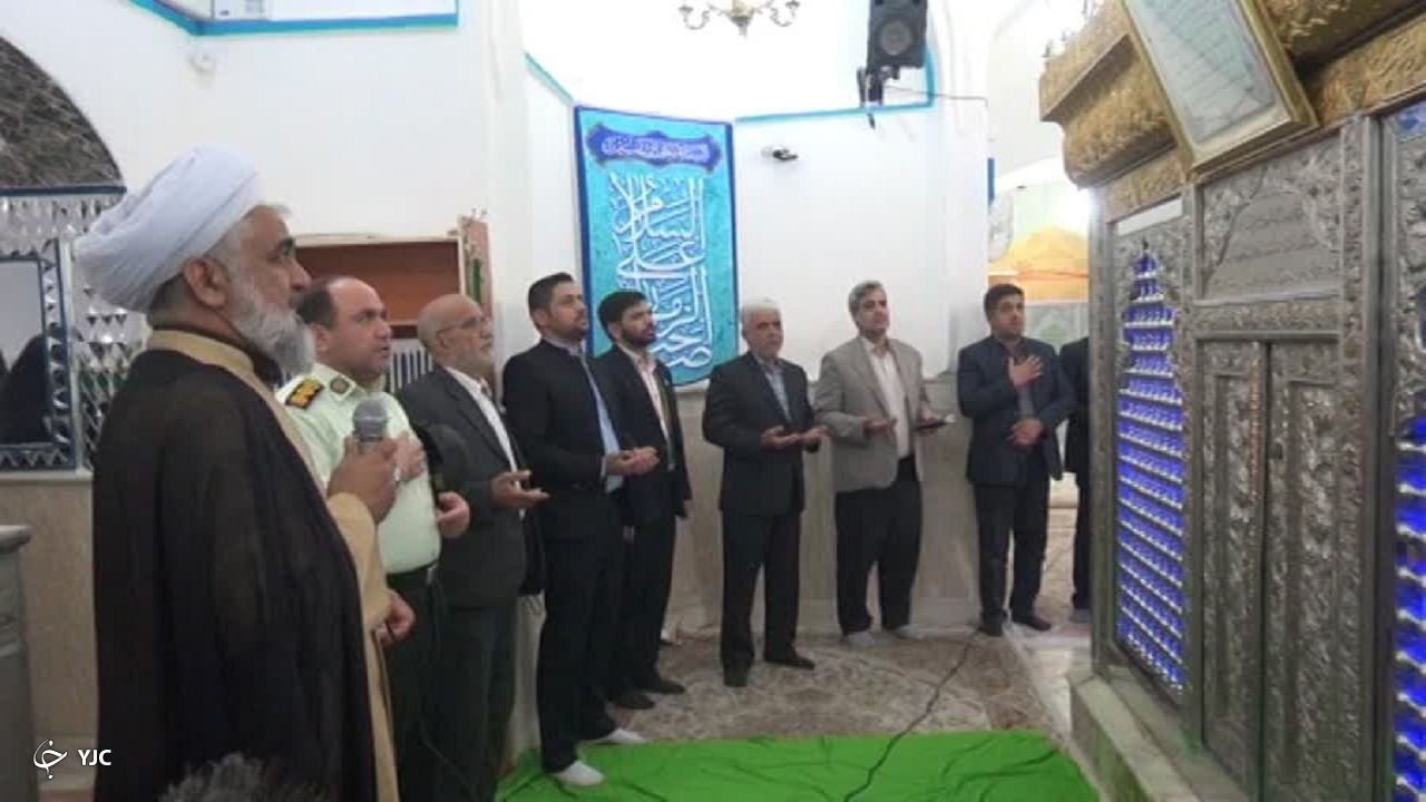 آغاز هفته فرهنگی شهرستان زرندیه با غبار روبی امام زاده سید منصور (ع)