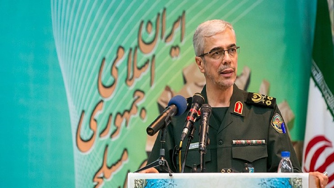فعالان فرهنگی همگان را نسبت به ابعاد جنگ شناختی دشمن آگاه کنند