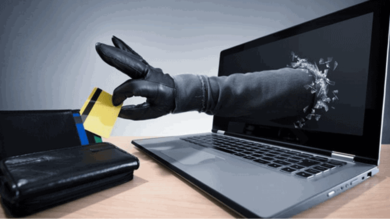 دستگیری کلاهبردار حرفه‌ای با ۱۰۰ شاکی